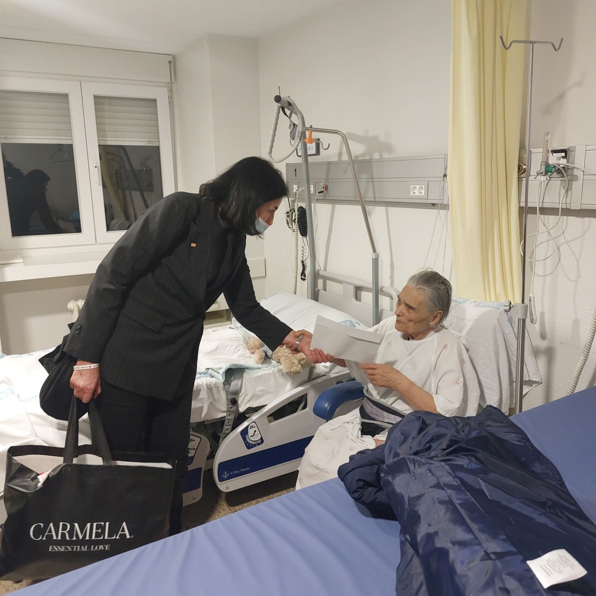 Cruz Roja y el Súper Agropal Palencia reparten ilusión en el Hospital de Palencia