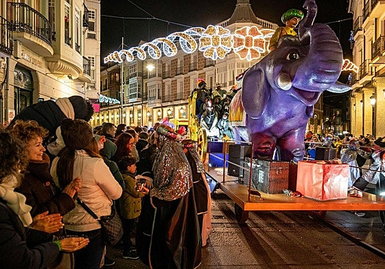 Una de las carrozas de la cabalgata del año pasado por la Calle Mayor.