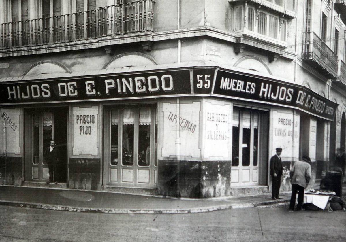 La tienda de muebles de la familia Pinedo