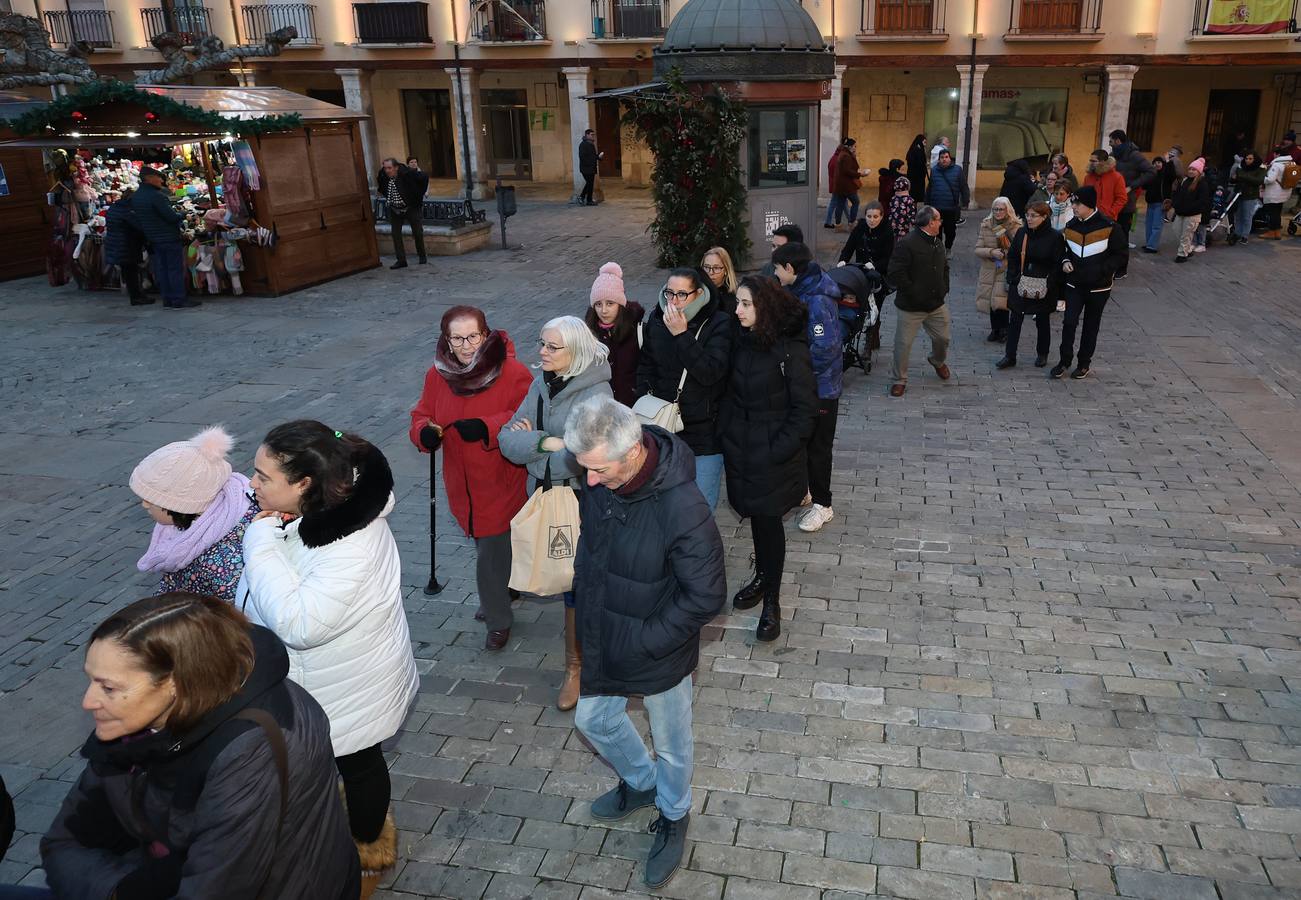 Así ha sido el tradicional reparto del roscón de Reyes en Palencia