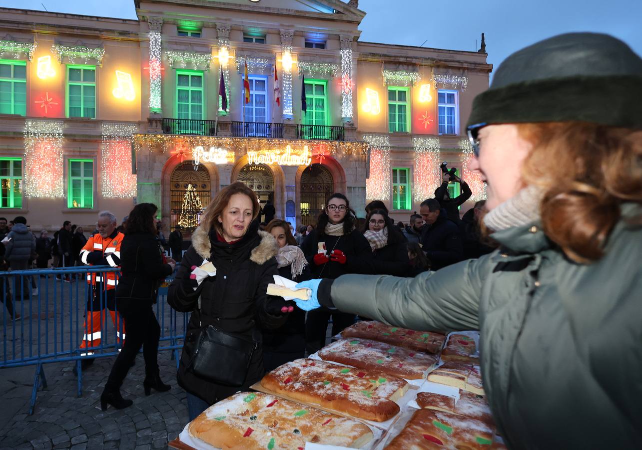 Así ha sido el tradicional reparto del roscón de Reyes en Palencia