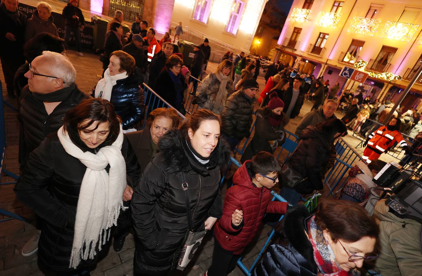 Así ha sido el tradicional reparto del roscón de Reyes en Palencia