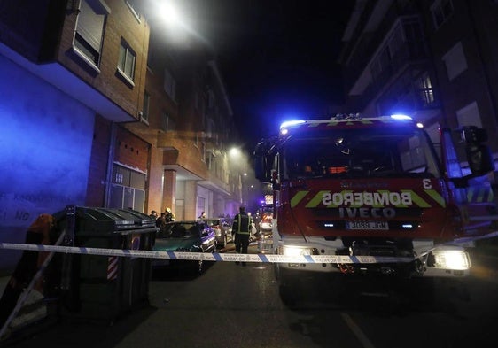 Incendio en los sótanos de un edificio de la calle Peregrinos en 2022.