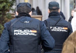 Dos agentes de la Policía Nacional, en una imagen de archivo.