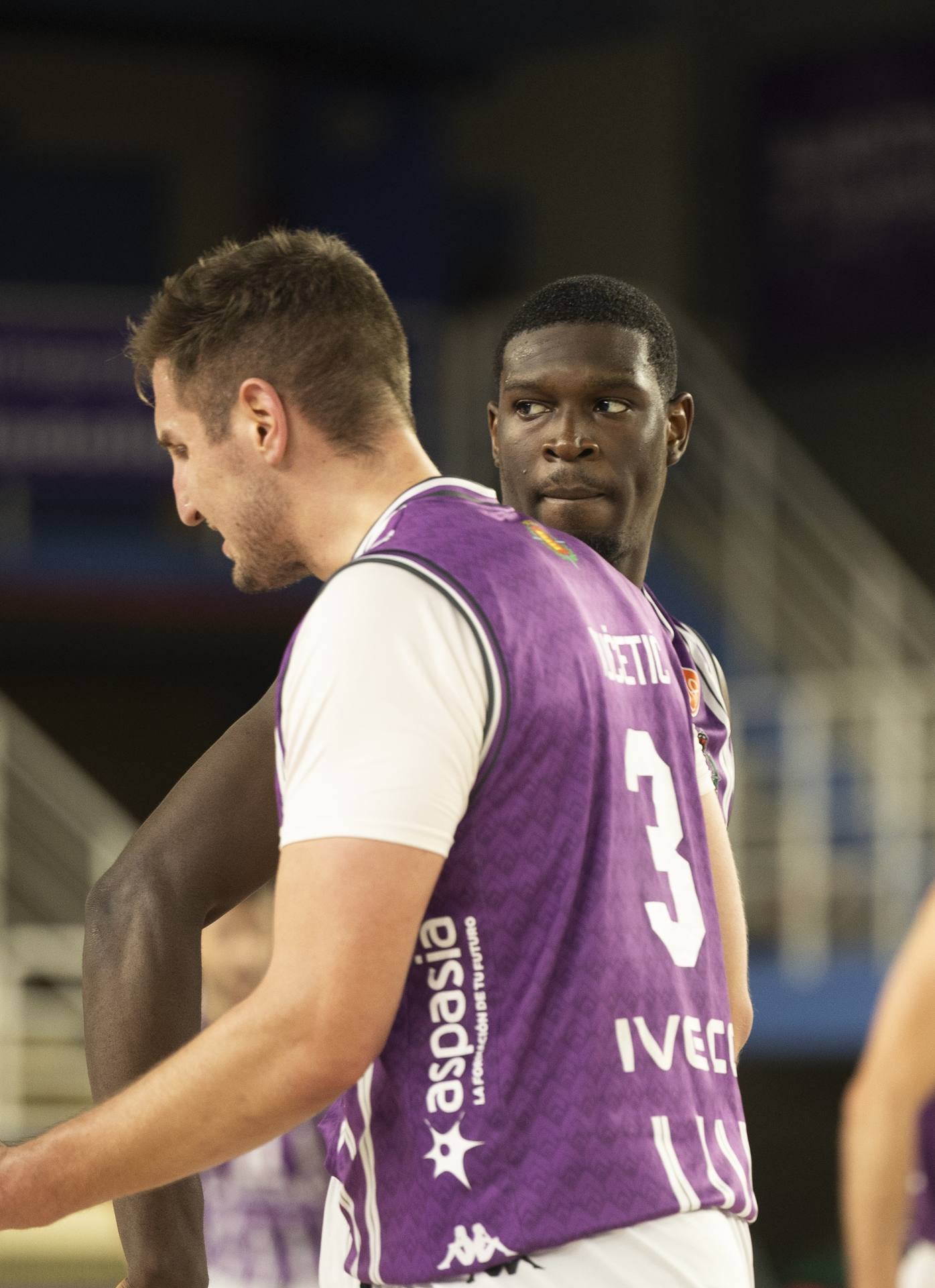 El RV Baloncesto se queda a segundos de la victoria ante Ourense