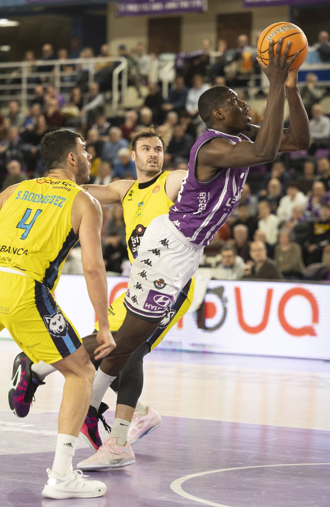 El RV Baloncesto se queda a segundos de la victoria ante Ourense