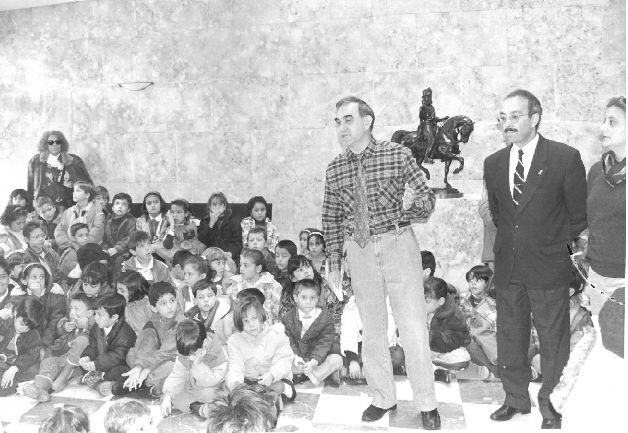 Un grupo de escolares visita el Ayuntamiento. 