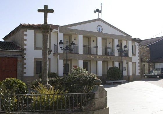 Imagen de archivo de la fachada de la Casa Consistorial de Rabanales.