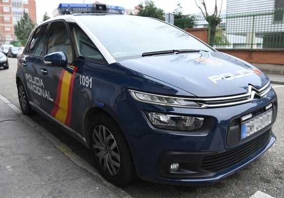 Atendidos dos policías tras inhalar humo en el incendio de una vivienda en Ávila