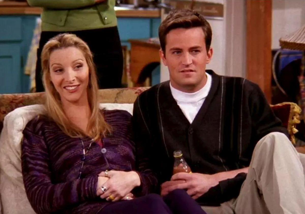 Matthew Perry y Lisa Kudrow en un capítulo de la mítica serie 'Friends'.