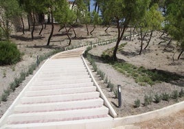 Jardines en el entorno de la iglesia de Santa María de La Cuesta de Cuéllar.