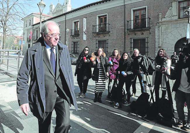 Juan Vicente Herrera, exvicepresidente de Castilla y León, el día que declaró en el juicio celebrado contra exaltos cargos de su Gobierno y empresarios por la compra del edificio de Arroyo y los terrenos en Portillo.