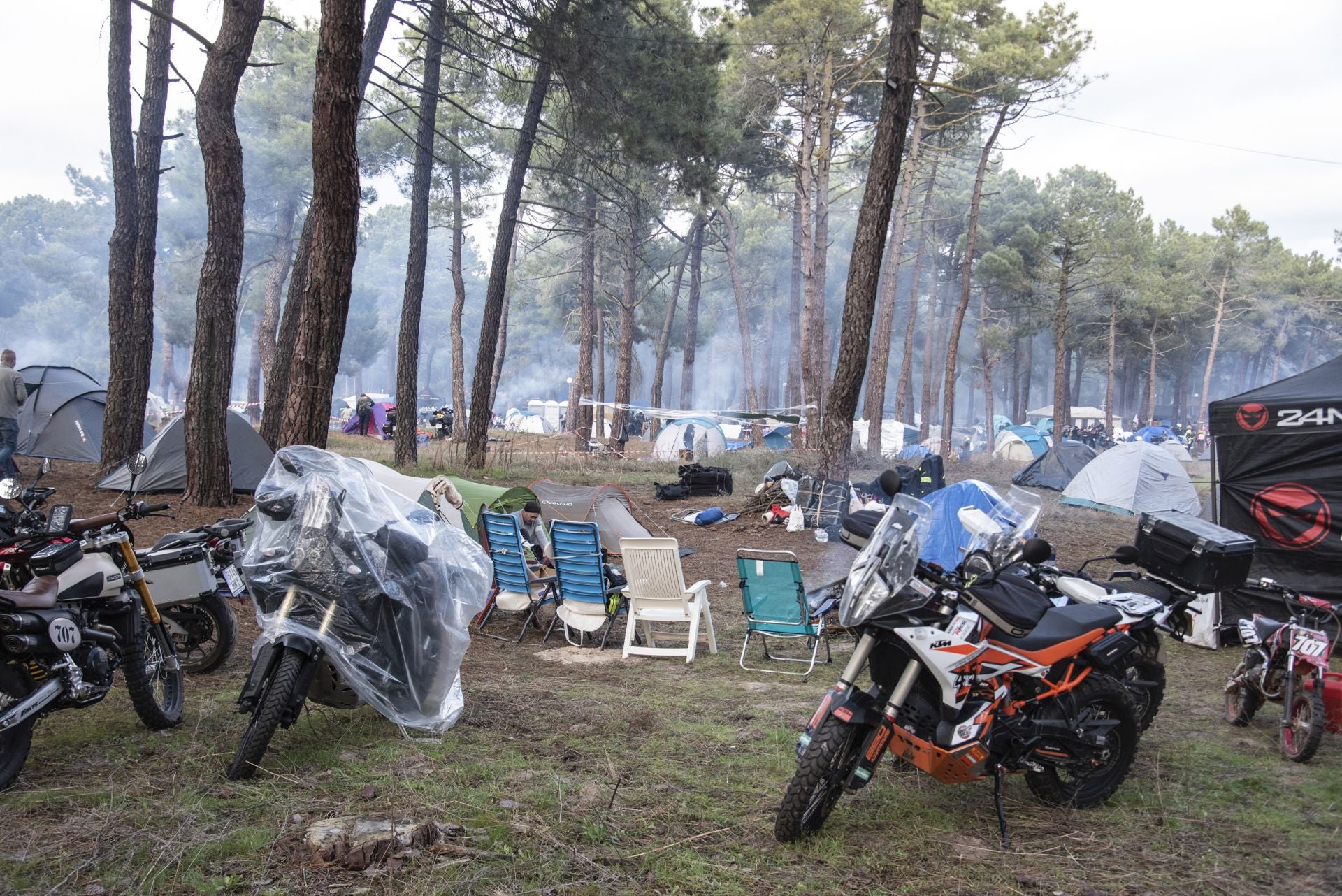 Fotos de um comício de motociclistas em Cantalejo