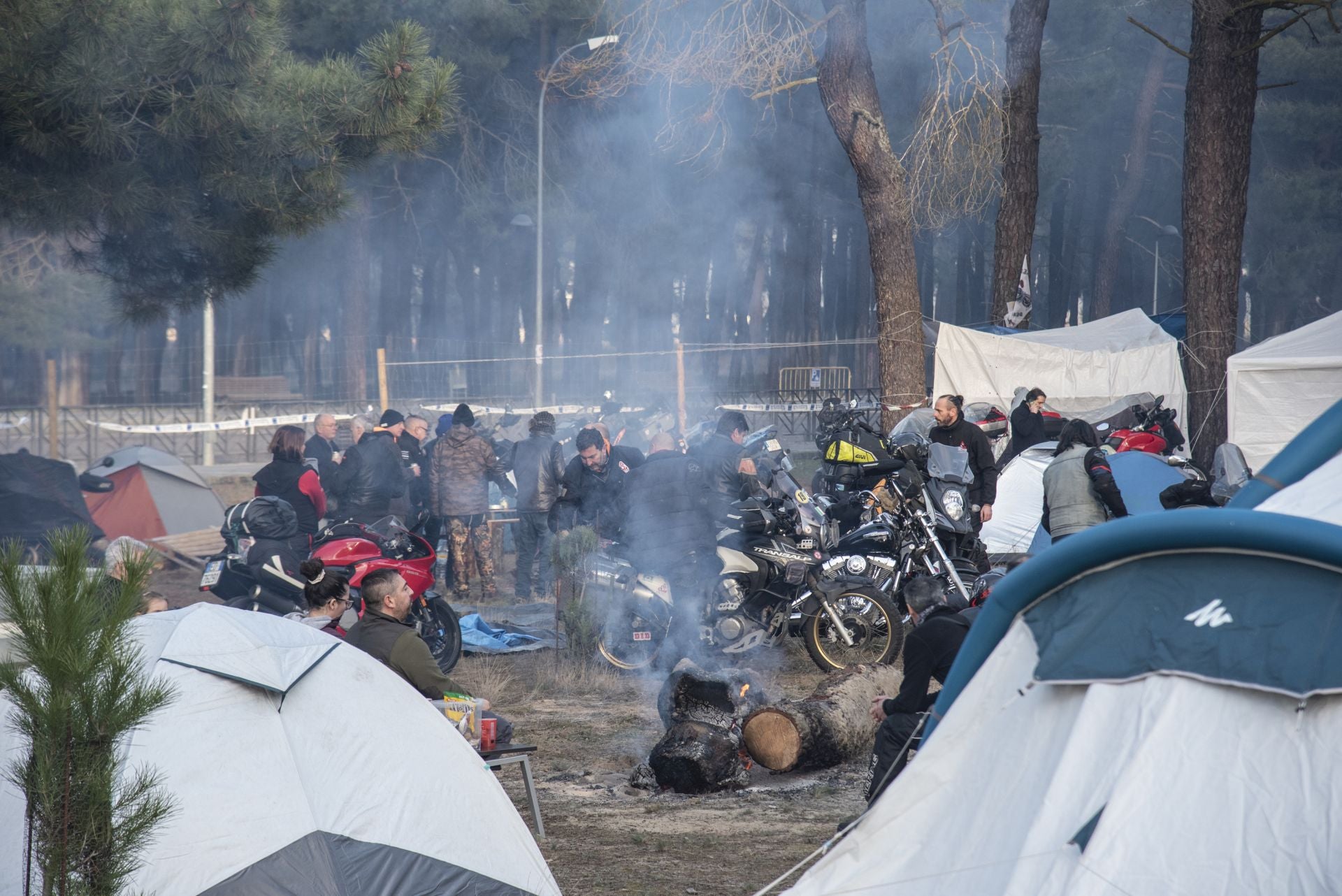 Fotos de um comício de motociclistas em Cantalejo