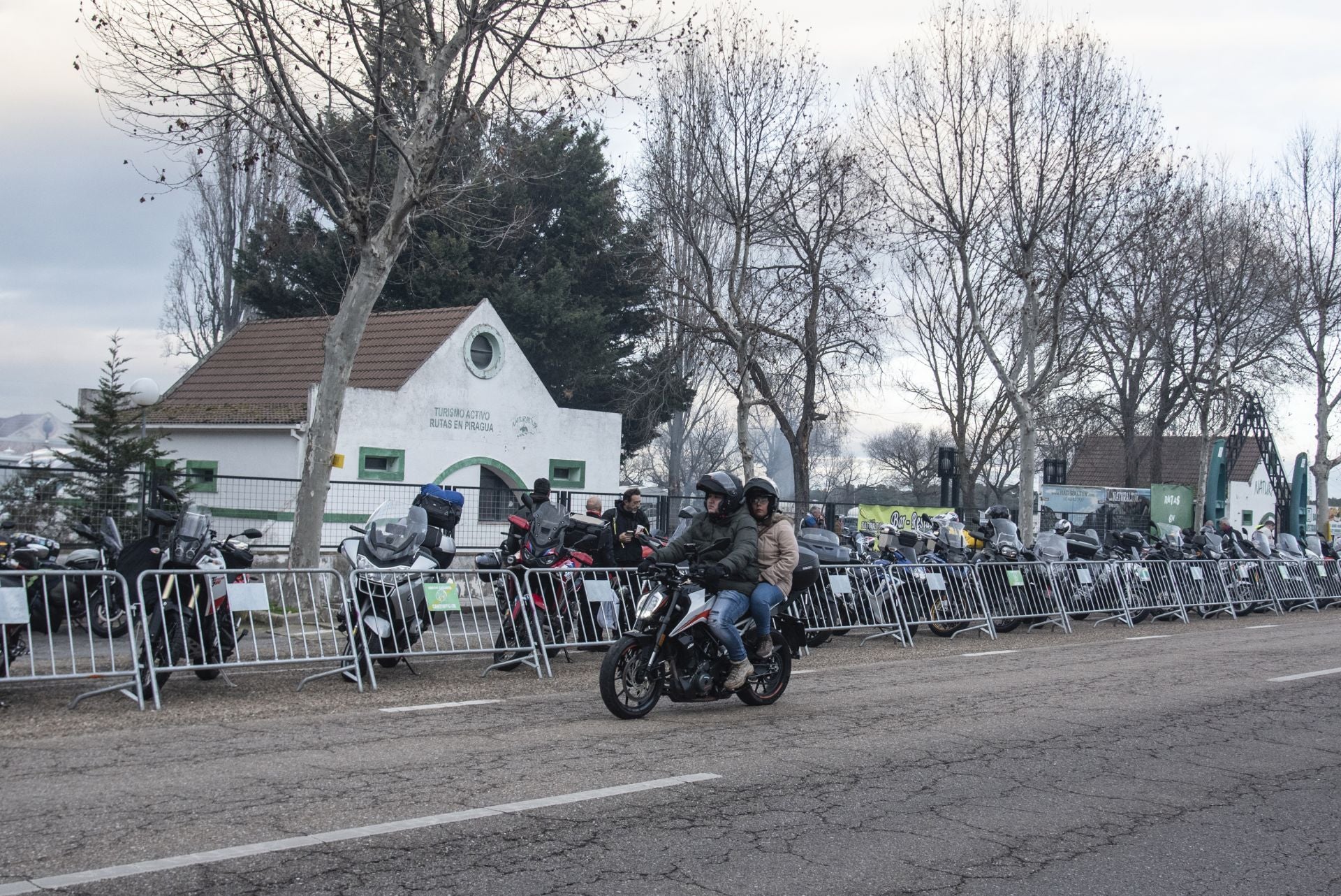 Fotos de um comício de motociclistas em Cantalejo