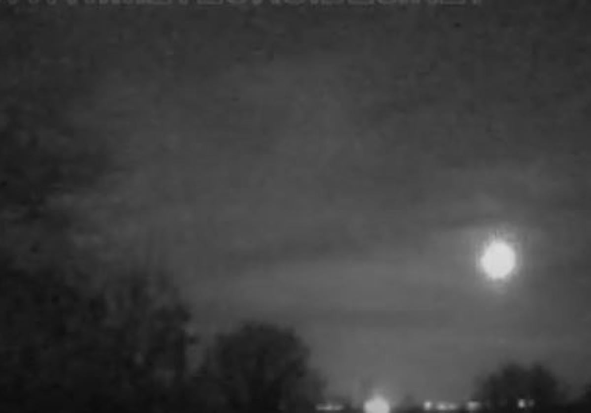 Captura de pantalla de unos de los vídeos que registraron el bólido que iluminó el cielo de Palencia y León.