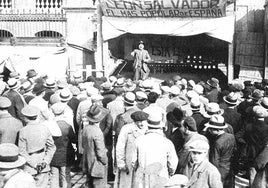 León Salvador en una feria celebrada en Valencia.