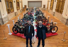 Alberto Calvo y Quintín Muelas en la muestra de motos clásicas de Tordesillas