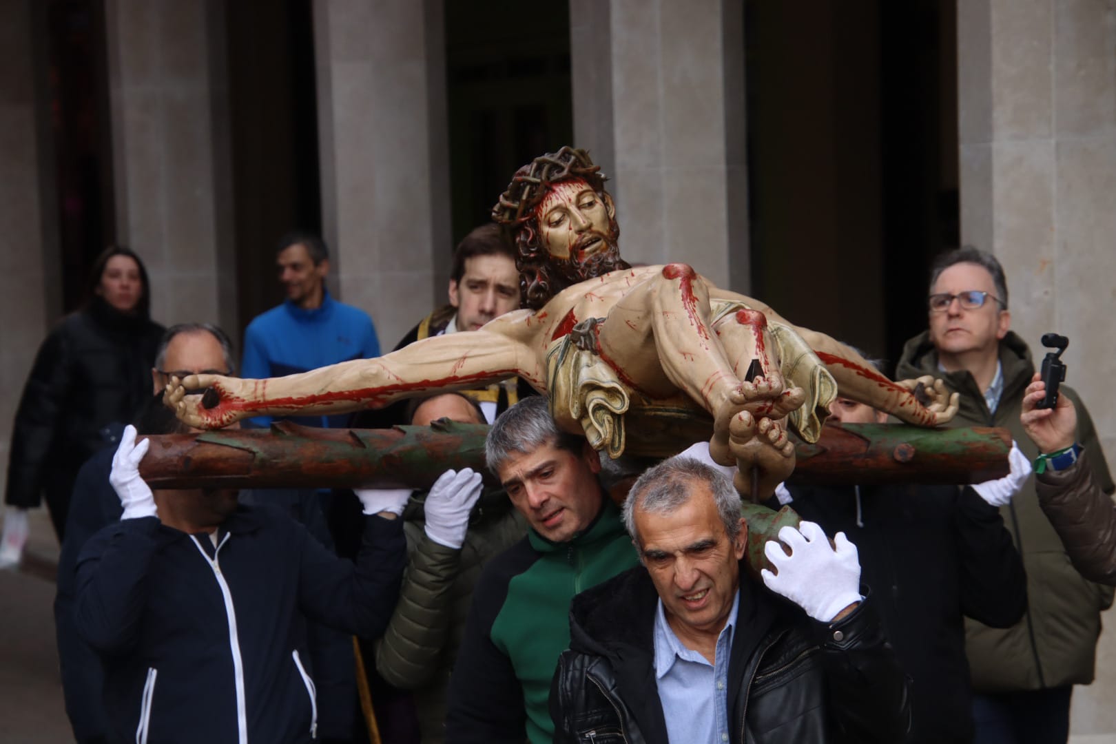 Rioseco sorprende en enero con la procesión a hombros de un crucificado