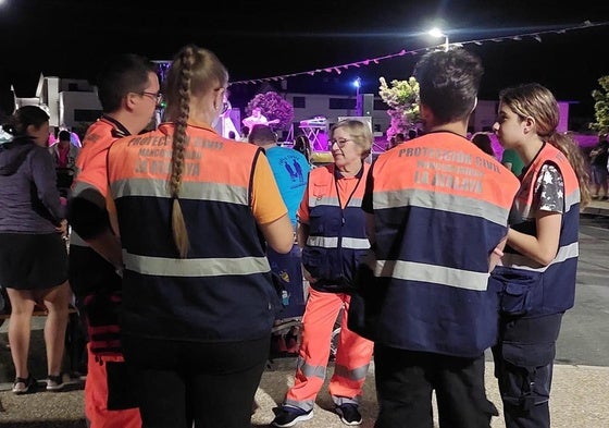 Voluntarios de la agrupación de Protección Civil de La Atalaya.