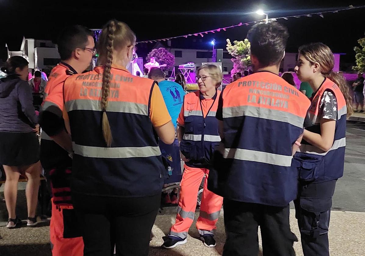 Voluntarios de la agrupación de Protección Civil de La Atalaya.