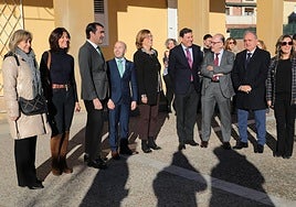 Los representantes institucionales participan en la firma del Plan Regional del polígono empresarial 'La Gijona' de Villamuriel de Cerrato, este lunes.