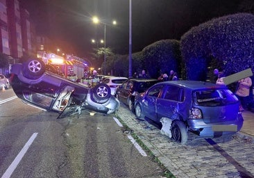 Da positivo en alcoholemia tras empotrarse con cinco coches aparcados y volcar en Valladolid