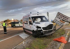 Accidente ocurrido en octubre en Villaturde en el que falleció un ocupante de la ambulancia.