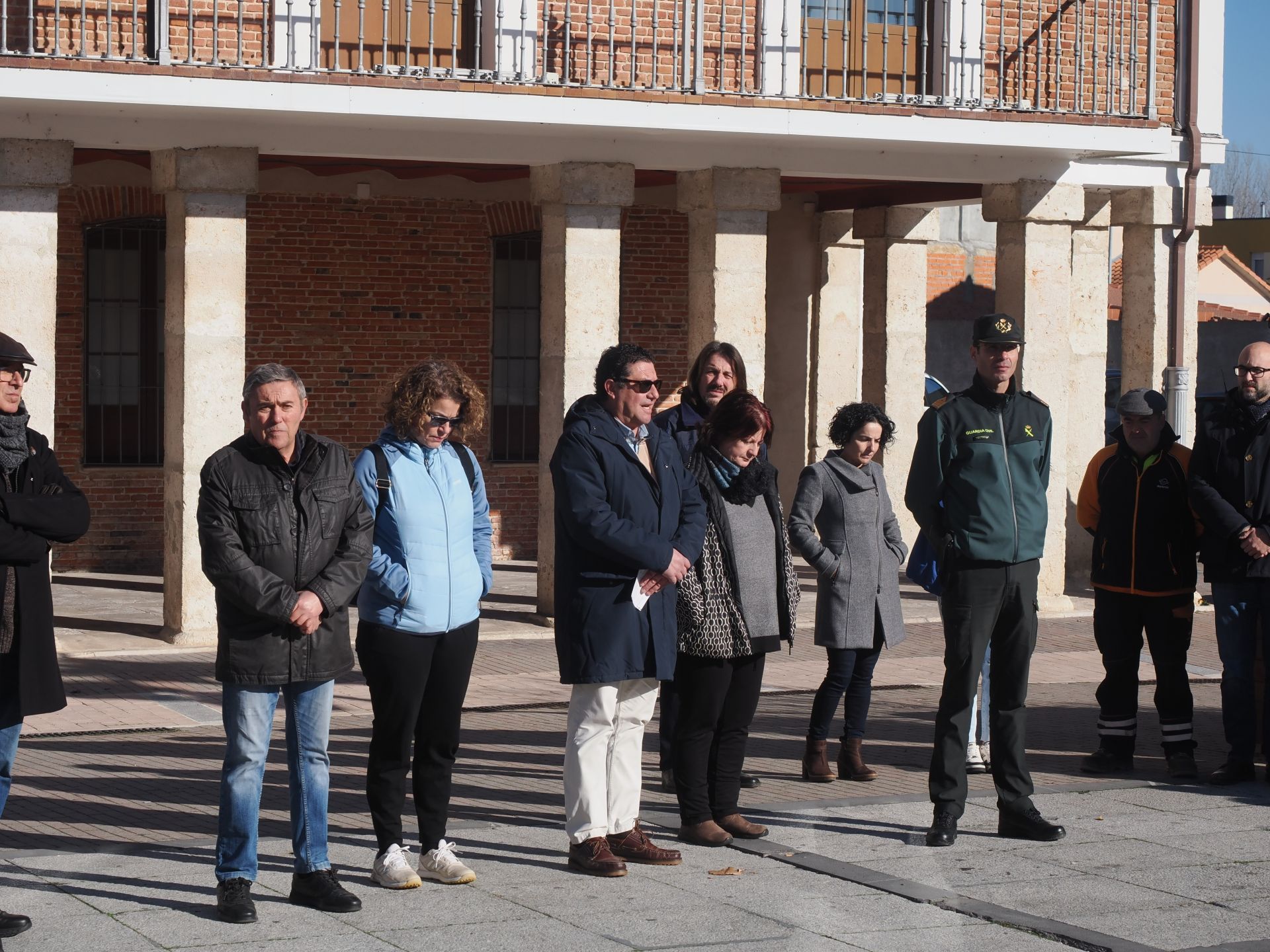 Minuto de silencio en Viana de Cega por el asesinato de un vecino