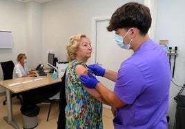 Vacunación de la gripe, en esta campaña en el centro de salud de La Puebla.