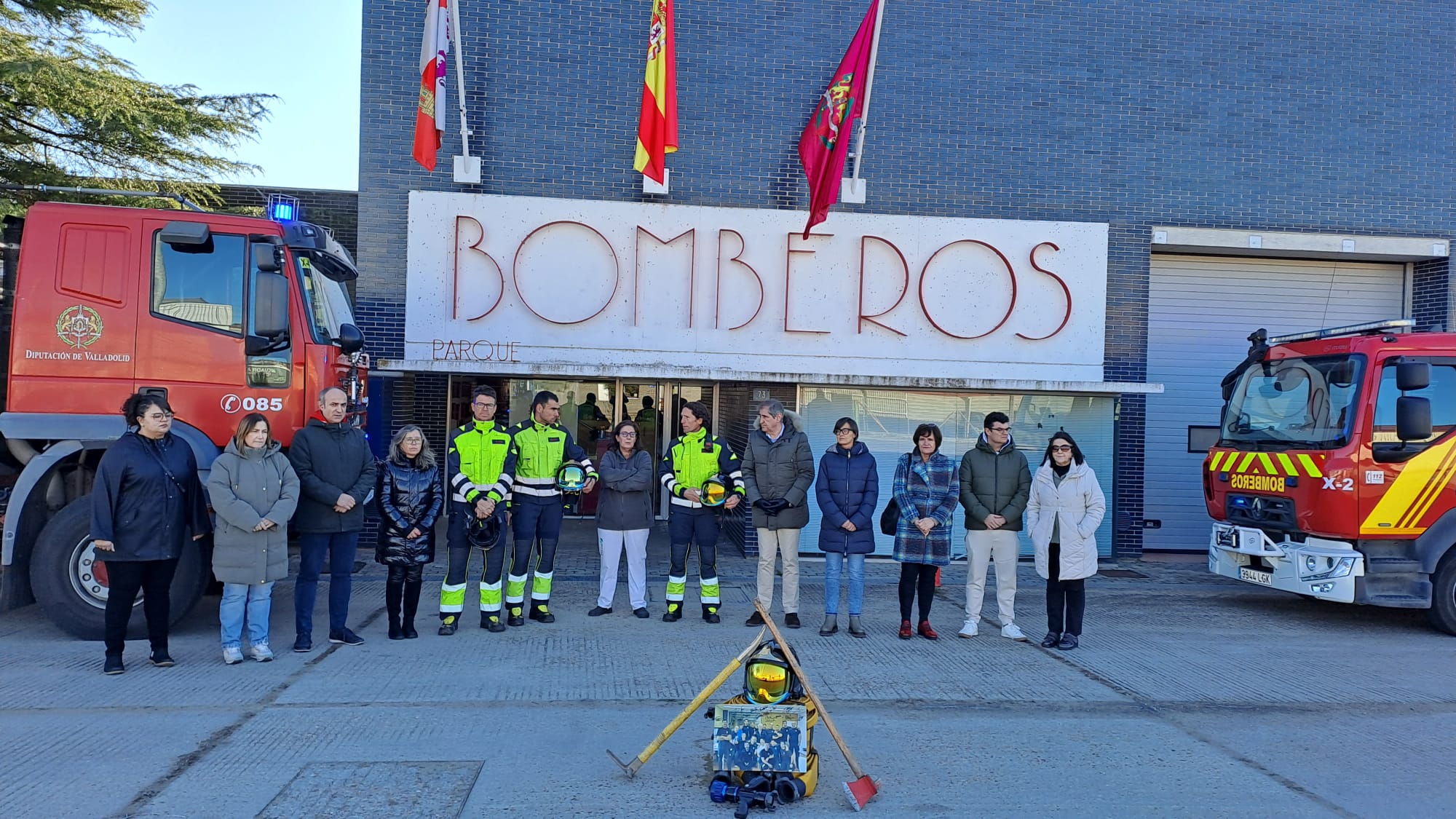 Minuto de silencio en el parque de bomberos de Íscar.