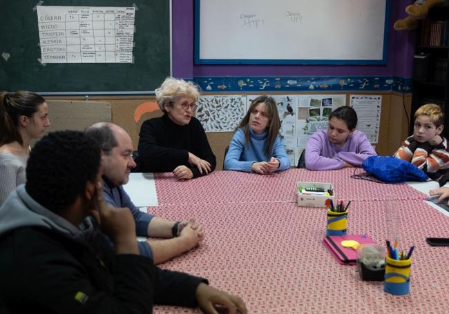 Un momento de la charla antes de comenzar la tarde de estudio.