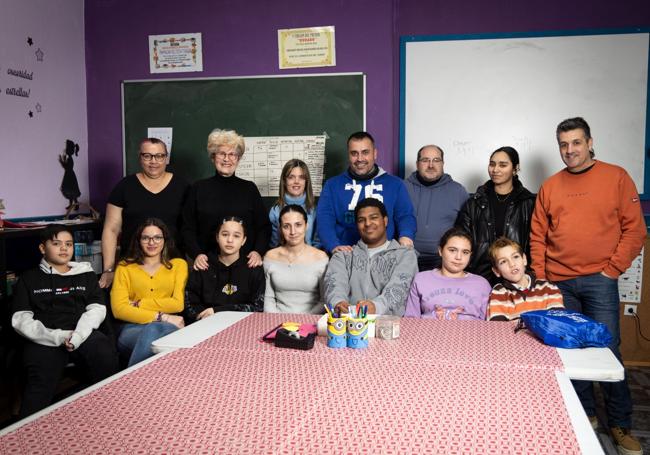 Alumnos, profesores y familiares implicados en el proyecto educativo de Cadena de Sonrisas.