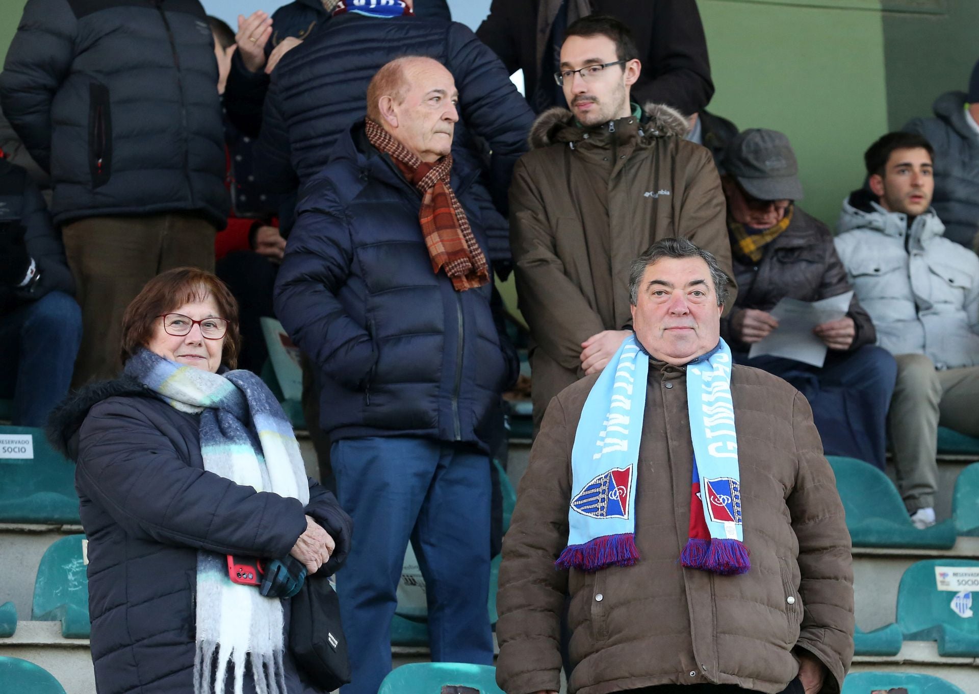 Búscate en las gradas de La Albuera durante el Segoviana vs Arenteiro