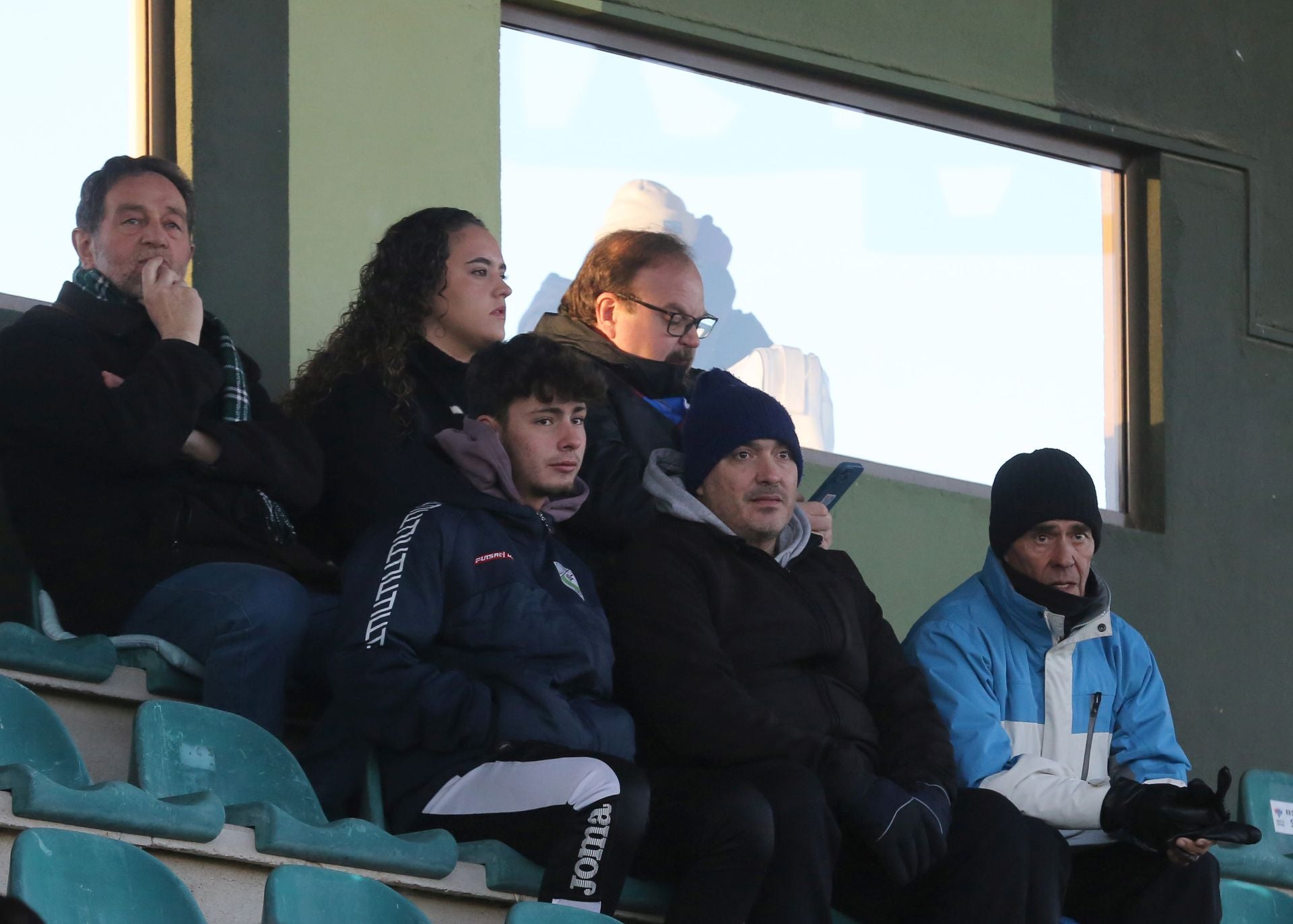 Búscate en las gradas de La Albuera durante el Segoviana vs Arenteiro