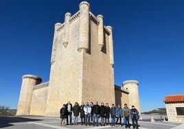 Socios y miembros de la directiva de la Asociación del Patrimonio en el Castillo de Torrelobatón