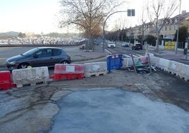 Desvío hacia Miriam Blasco en el lugar del reventón en la calle Padre Llanos de Parquesol.