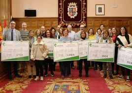 Entrega de las ayudas recaudadas en la San Silvestre.