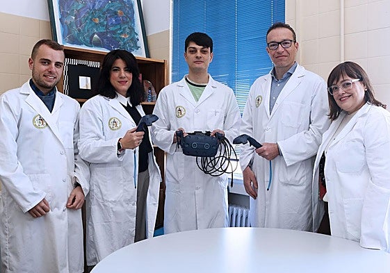 De izquierda a derecha, Adrián Martín, Cristina González, Luis Leal, Juan Francisco Arenillas y Begoña Coco Martín, miembros del grupo INCreAse-Tech.