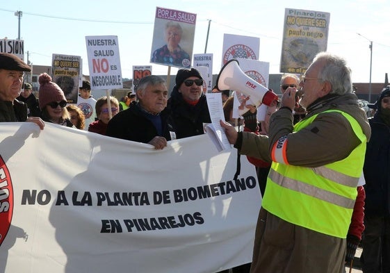 Un momento de la manifestación, ayer en Pinarejos.