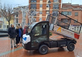 Laguna de Duero presenta su nuevo vehículo eléctrico para limpieza viaria.