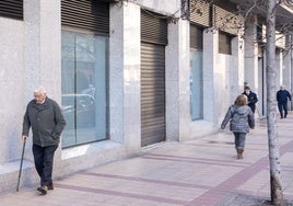 Fachada de lo que fue el Supercor de la calle Puente Colgante 33 de Valladolid.