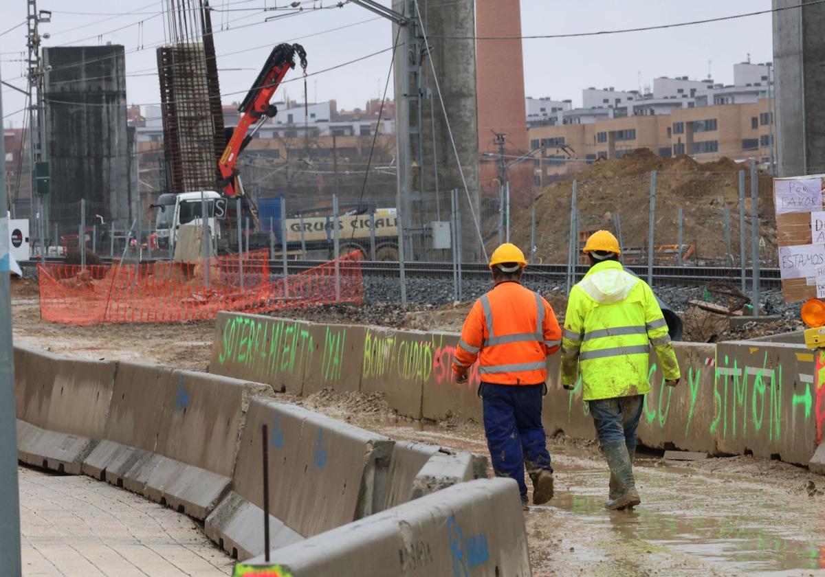 Trabajos de Adif en el Camino Viejo de Husillos.