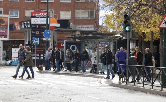 Población en la plaza del Carmen de Valladolid.