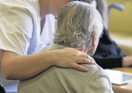 Asistencia a ancianos en una residencia de mayores de la provincia de Segovia.