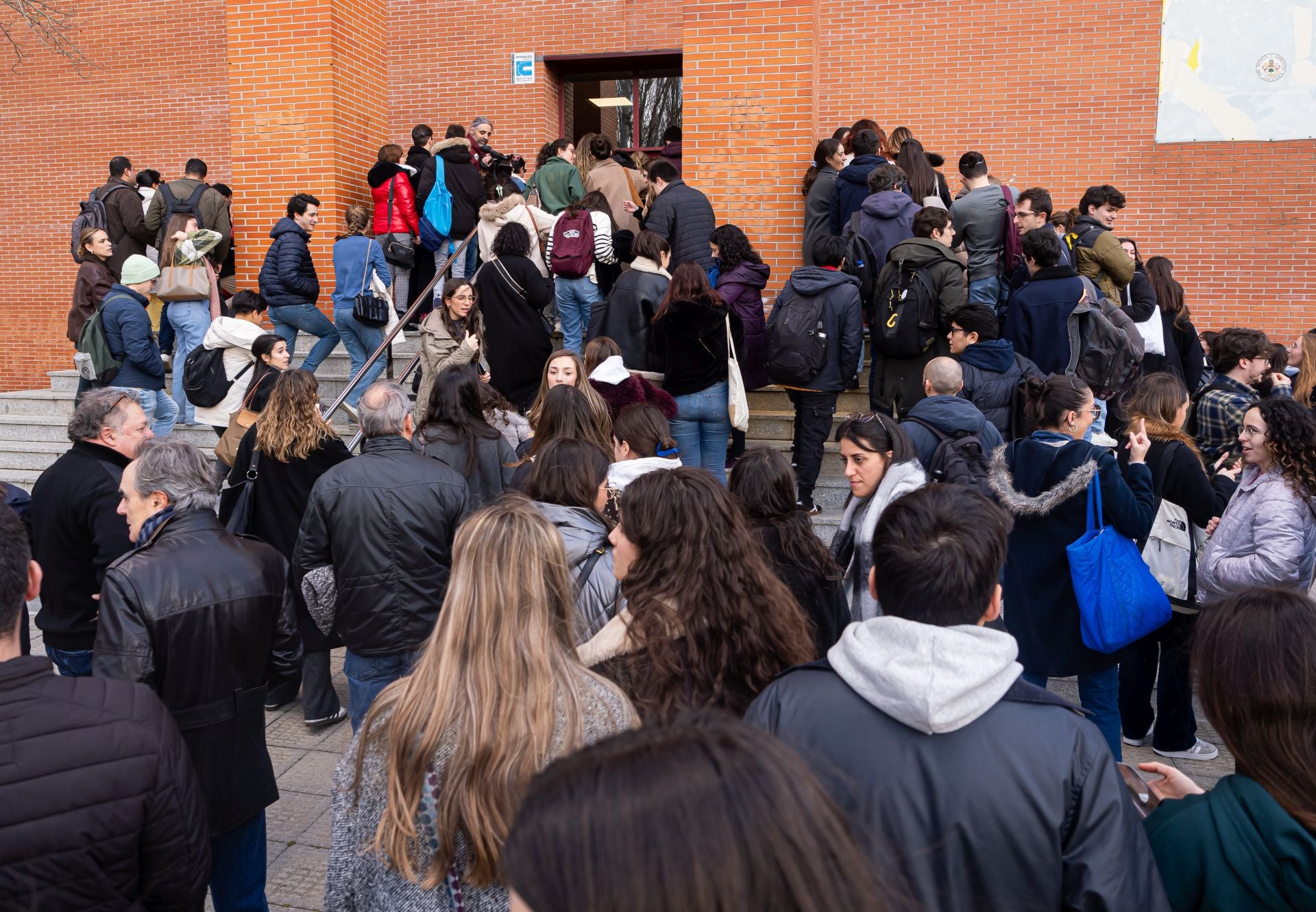 Los futuros médicos se examinan en busca de una plaza en la Sanidad pública