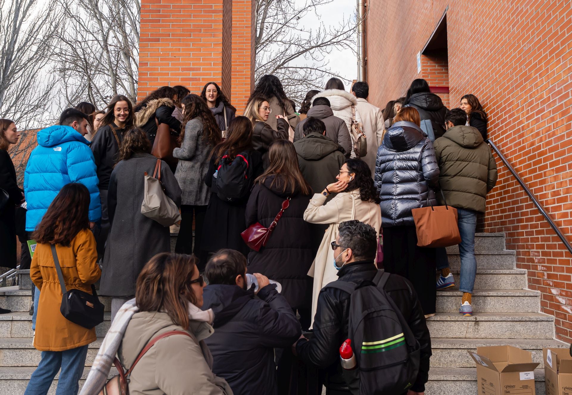 Los futuros médicos se examinan en busca de una plaza en la Sanidad pública