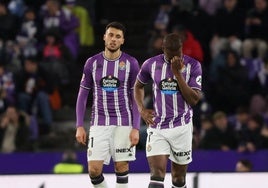 Selim Amallah (izquierda) y Mamadou Sylla, durante el Real Valladolid-Real Madrid disputado el sábado en Zorrilla