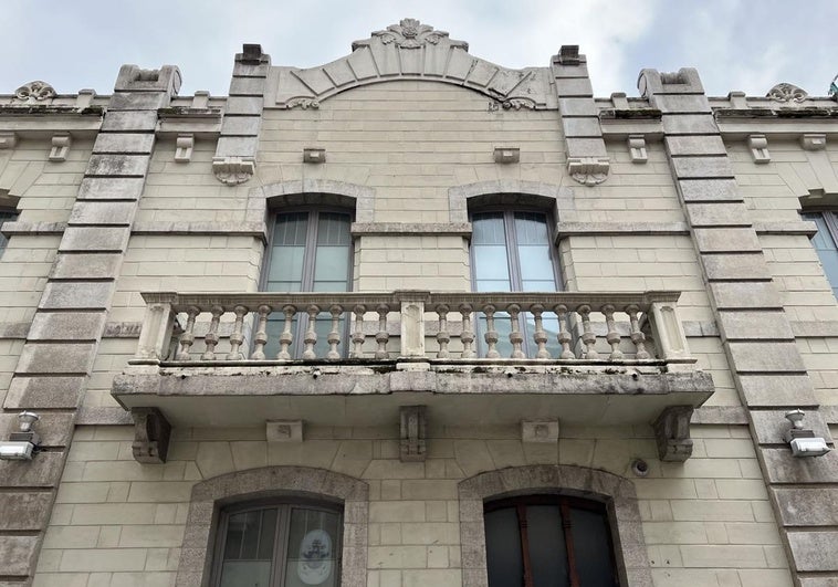 El edificio modernista que se salvó de las llamas y hoy esconde un hospital