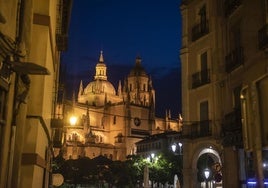 Iluminación de la Plaza Mayor y de la Catedral de Segovia.